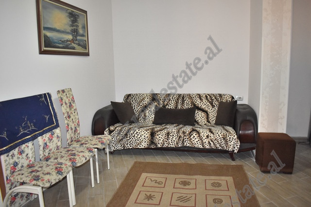 Apartament 3+1 me qira ne rrugen Asim Vokshi tek Zogu i Zi ne Tirane.
Ndodhet ne katin e dyte banim